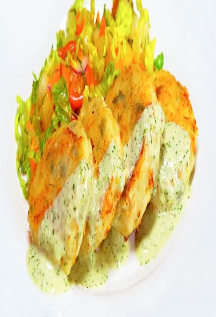 Нежные, сочные и невероятно вкусные: рыбные котлеты из минтая с творогом и соусом Райта