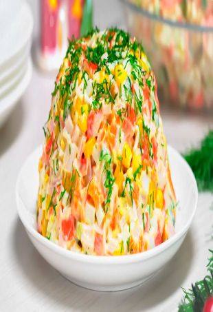классический крабовый салат со свежим огурцом и кукурузой