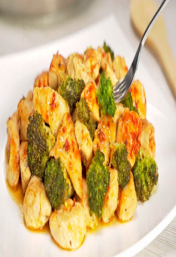 Яркий фейерверк вкусов: куриное филе с брокколи в апельсиновом чили-соусе